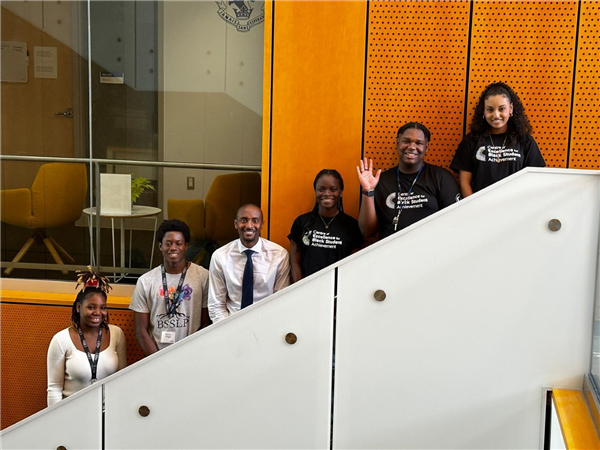 Students (peer mentors) are smiling with Principal Fyffe at Toronto Metropolitan University